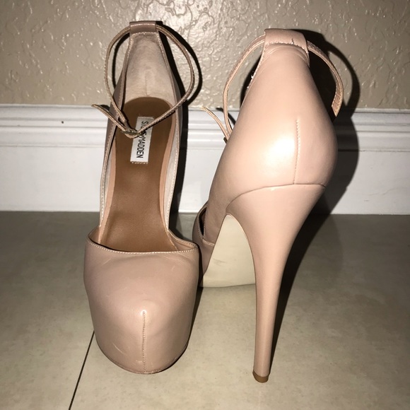 Steve Madden Shoes - Steve Madden Nude Pumps Steve Madden Shoes - Steve Madden Nude Pumps